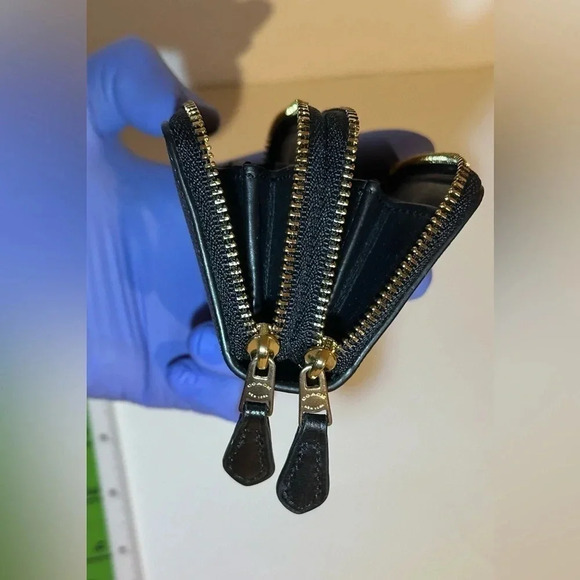 A Coach zip around mini sig. canvas wallet. - Picture 7 of 9